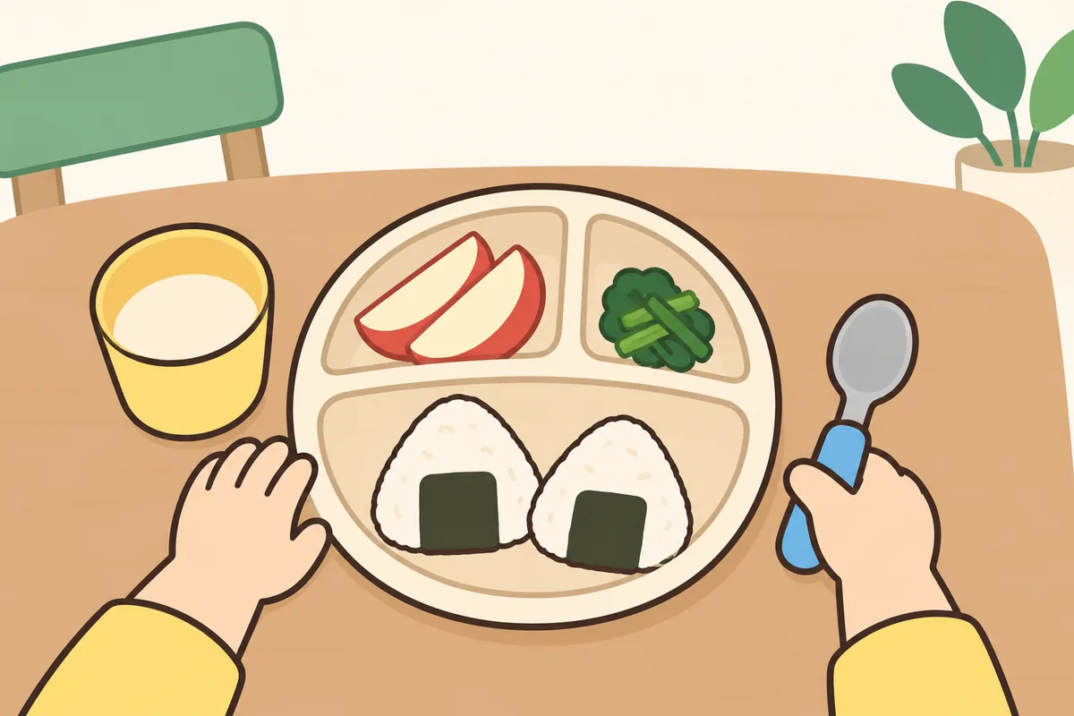 おにぎりと、少しの新しいおかずがのったお皿